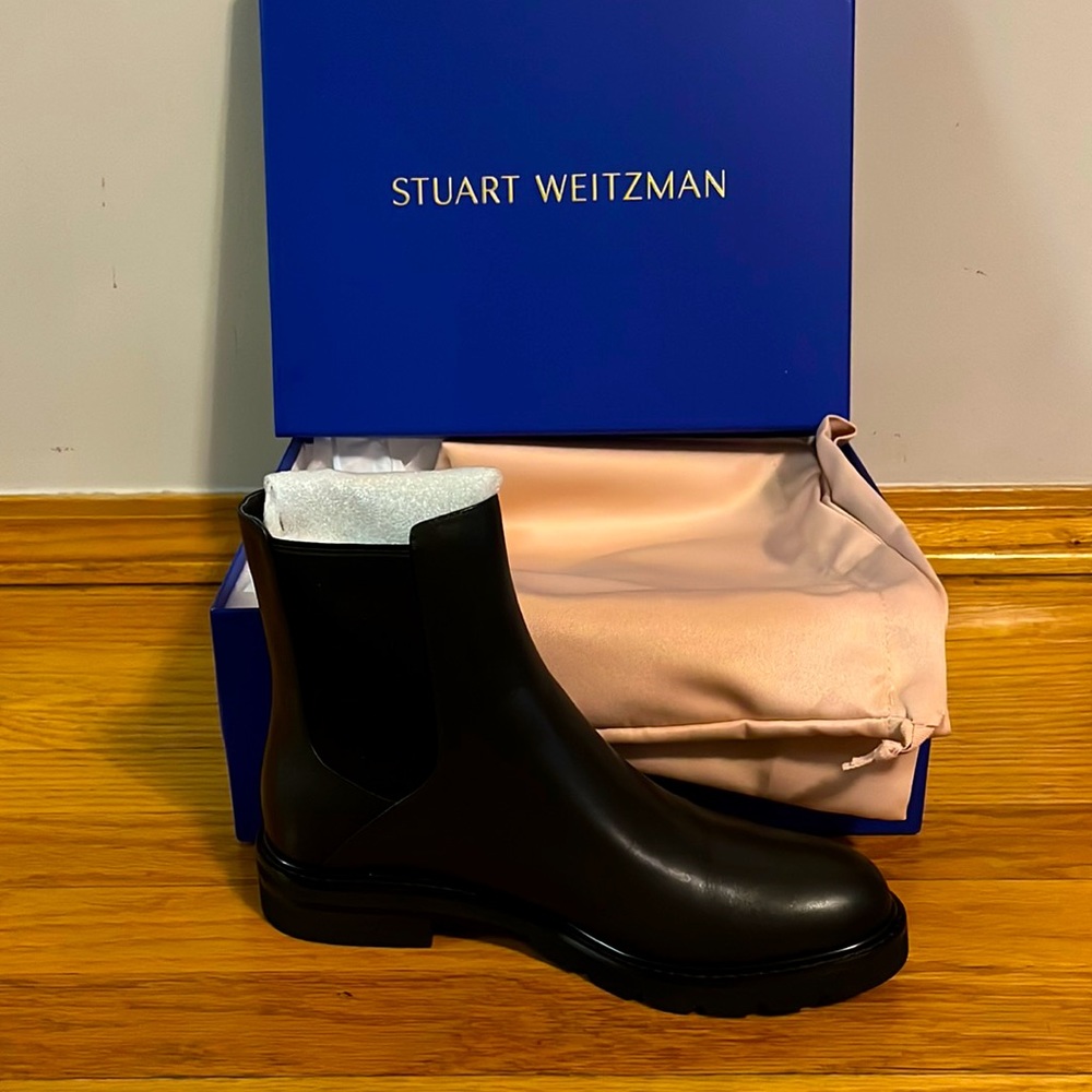 Stuart Weitzman Dylan Chelsea Boots Size 7 brand new